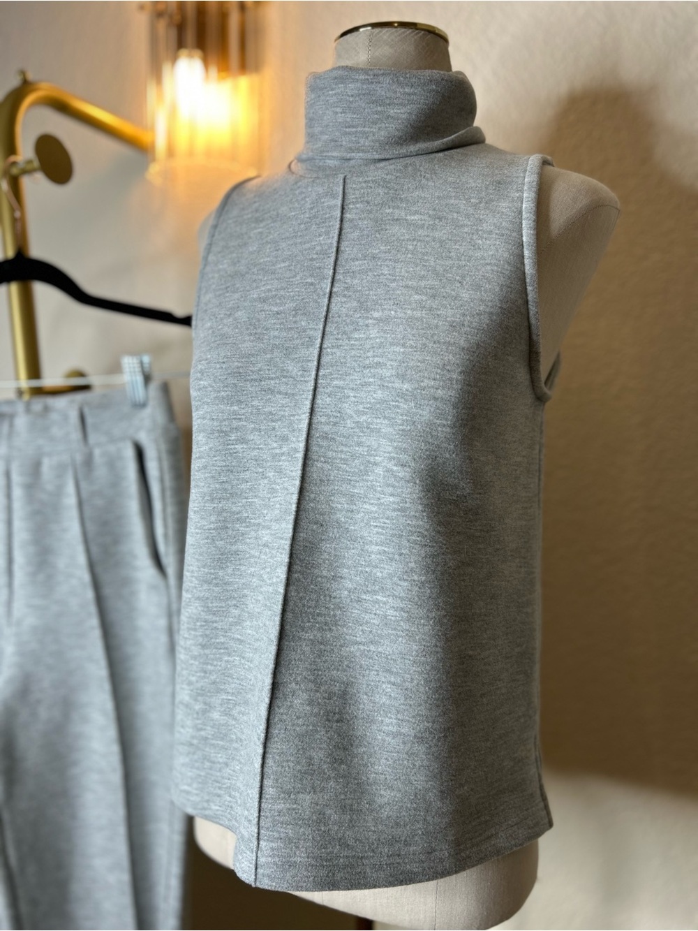 OGL Sleeveless Turtleneck Top & Wide-Leg Pants Set - Light Gray - Picture 3 of 15